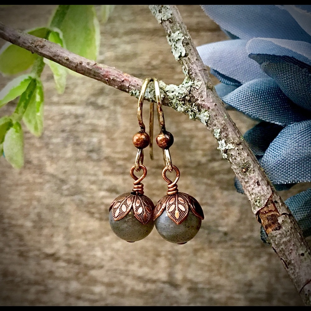 Labradorite copper silver bead Dan dainty earrings - Picture 3 of 4
